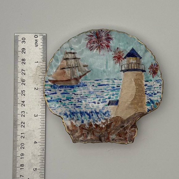 Handmade Coastal Celebration Lighthouse Hand painted on Real Scallop Shell - Picture 3 of 5
